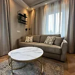 Book-a-room 33 *