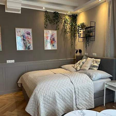 Book-a-room 33