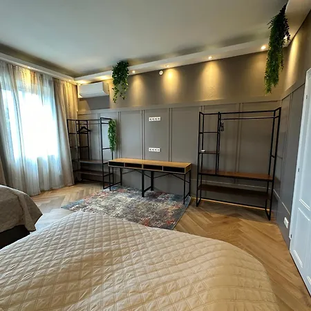 Book-a-room 33 Lejlighed