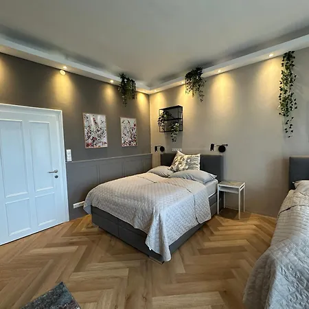 Apartment Book-a-room 33 *