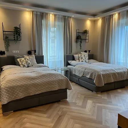 Apartment Book-a-room 33 *