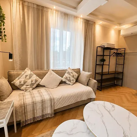 Apartment Book-a-room 33 *